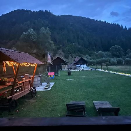 Vila Cabanutze Satic Rucăr Exteriér fotografie