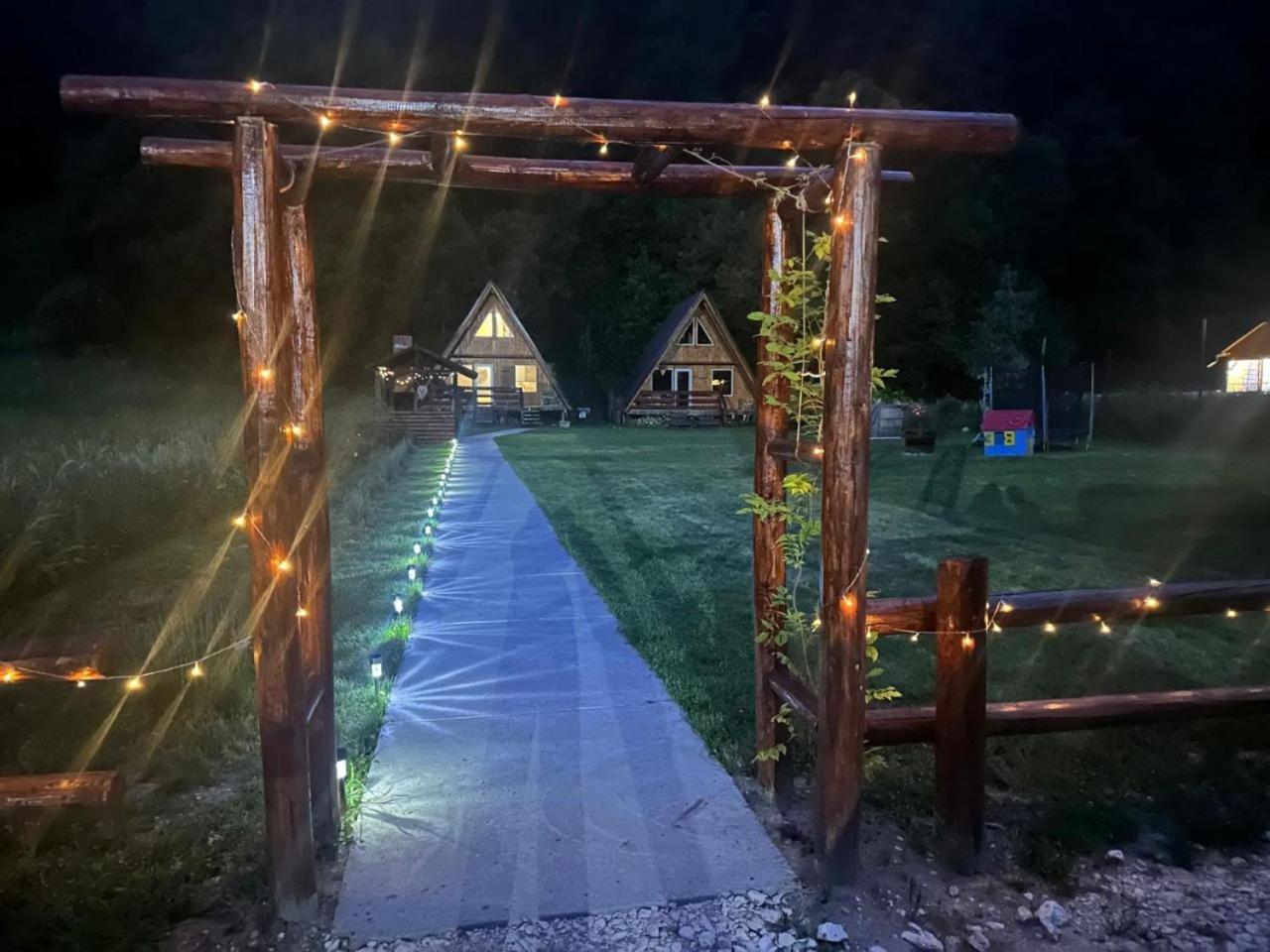 Vila Cabanutze Satic Rucăr Exteriér fotografie