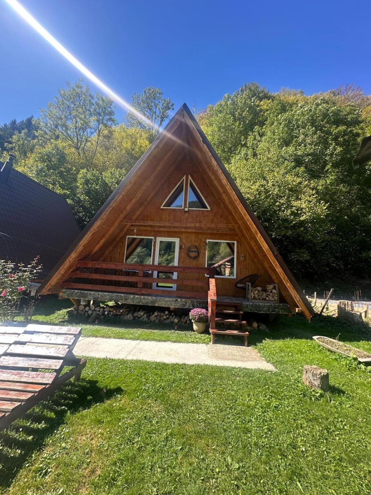 Vila Cabanutze Satic Rucăr Exteriér fotografie